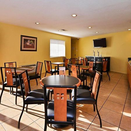 Xecutive Inn And Suites Center Ngoại thất bức ảnh